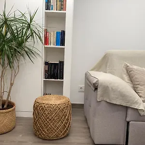 apartamento-centrico-con-wifi-y-aire-acondicionado.topbarcelonahotels.com/